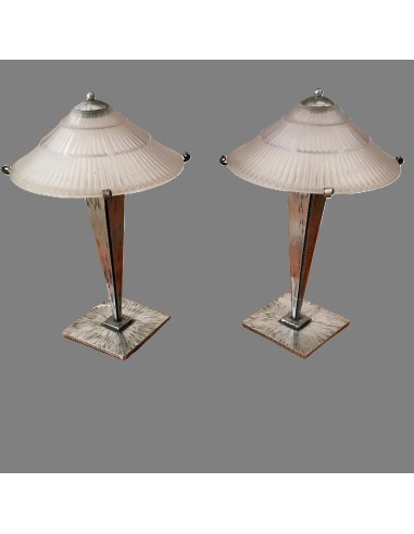 Small pair of Art Deco table lamps with glass shade on silver bronze base, designed by Pierre d'Avesn for Daum Frères
