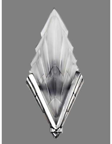 Degué pair of wall lamps by David Guéron, V-shaped shiny polished metal frame, geometrically shaped glass shade.