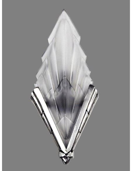 Degué pair of wall lamps by David Guéron, V-shaped shiny polished metal frame, geometrically shaped glass shade.