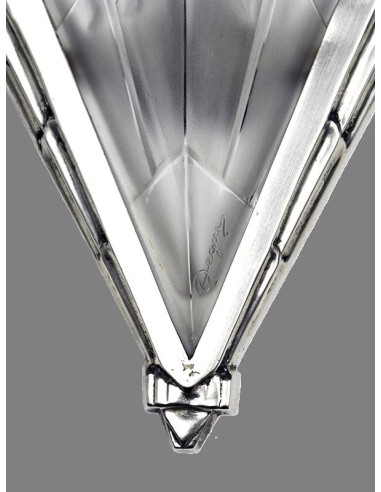 Signature Degué on glass lampshades of wall lamps with V-shaped shiny polished metal frame and geometrically shaped glass.