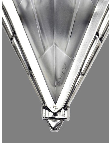 Signature Degué on glass lampshades of wall lamps with V-shaped shiny polished metal frame and geometrically shaped glass.