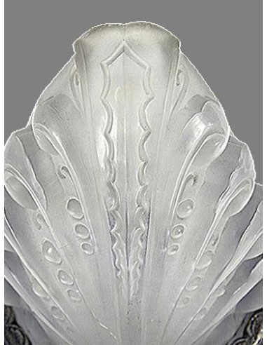 Detail des Lampenschirms aus satiniertem Pressglas in Blattform der Art Déco Wandleuchten