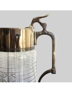 Großer Jugendstil Krug aus geschliffenem Kristall mit Silbermontur, Henkel und Klappdeckel und Kühleinsatz 2