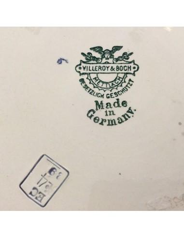 Merkurmarke Villeroy & Boch am Boden des Übertopfes mit Firmenbanner, Merkur Kopf und zwei von Schlangen umringten Stäben.