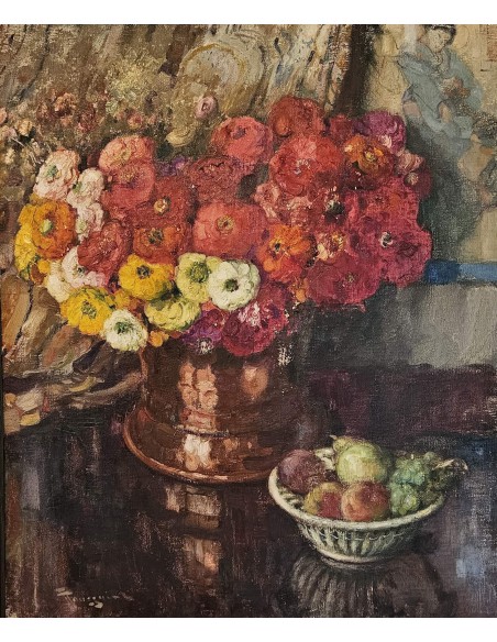 Oil painting Fernand Toussaint, colorful bouquet of ranunculus in a copper vase with a fruit bowl on a dark table