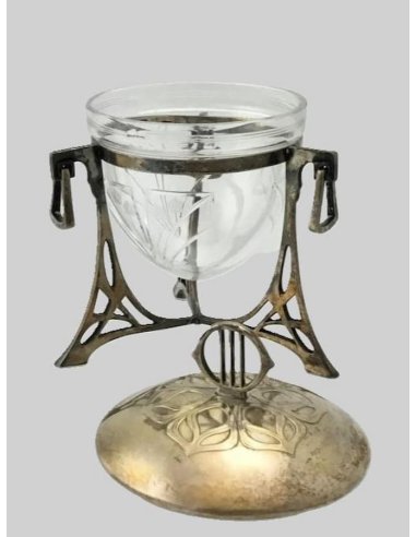 Boîte à confiserie Art Nouveau avec couvercle en verre taillé et ferrures en laiton argenté sur pieds par WMF.