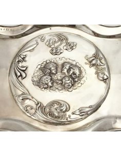 Plateau anglais en argent avec médaillon à têtes de putto, W.G. Keight, Birmingham 1904. 2