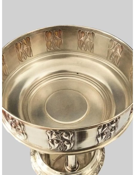 Versilberter Tafelaufsatz mit reliefiertem Blattdekor, Entwurf Emanuel Josef Margold, Wien um 1910, Detailansicht innen
