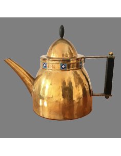 Jugendstil Teekanne aus gehämmertem Messing mit bläulicher Emaille-Einlage als Bordüre am oberen Rand und Ebenholzgriff
