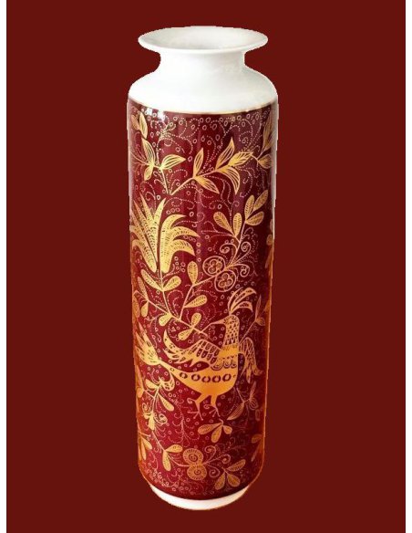 Zylindrische Porzellanvase mit Golddekor-Blattwerk & Pfau-Motiv, rubinroter Grund, Lorenz Hutschenreuther Selb 1970er-Jahre