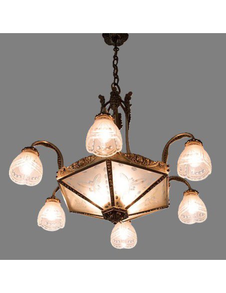 Plafonnier à 8 lumières illuminé, cadre en bronze argenté, 6 bras, gobelets en verre et disques centrales gravés floralement