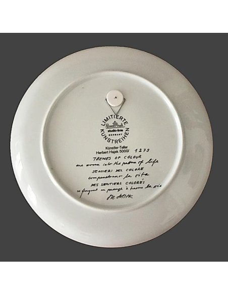 Künstlerteller Nr. 18 Herbert Hajek, Rosenthal, Rückseite, viersprachige Beschriftung "Farbwege durchdringen das Leben"