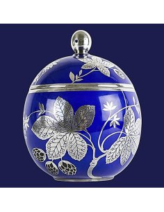 Bonbonnière en porcelaine Rosenthal des années 1950, motif floral argenté sur fond bleu cobalt profond.