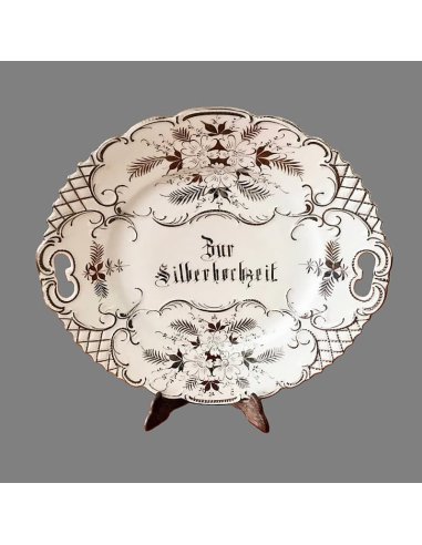 Schlesischer Porzellan-Andenkenteller zur Silberhochzeit um 1900, florale Silberstaffage auf weißem Fond