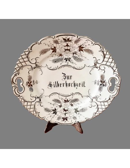 Schlesischer Porzellan-Andenkenteller zur Silberhochzeit um 1900, florale Silberstaffage auf weißem Fond Schlesischer Porzellan-Andenkenteller zur Silberhochzeit um 1900, florale Silberstaffage auf weißem Fond