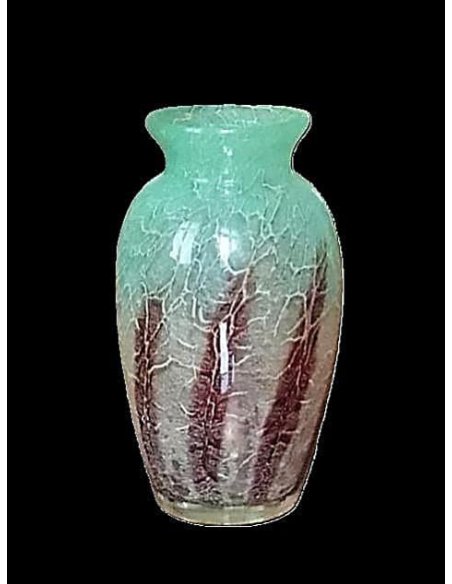 Art Déco Vase aus Ikora-Glas von WMF aus farblosem Glas, hellgrünem Innenüberfang und roten Pulvereinschmelzungen Art Déco Vase aus Ikora-Glas von WMF aus farblosem Glas, hellgrünem Innenüberfang und roten Pulvereinschmelzungen