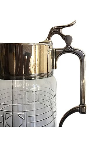 Detailed view of the silver fittings of the handle and hinged lid of the large Art Nouveau crystal jug with cooling insert