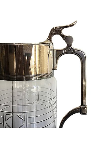 Detailed view of the silver fittings of the handle and hinged lid of the large Art Nouveau crystal jug with cooling insert