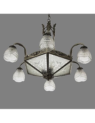 Plafonnier à 8 lumières vers 1900, cadre en bronze argenté, 6 bras, gobelets en verre et disques centrales gravés floralement