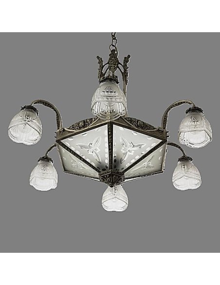 8-light ceiling light circa 1900 presenting a silverbronze metal frame, 6 arms, glass goblets & central discs florally engraved