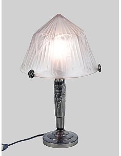 art deco tischleuchte beleuchtet mit glasschirm in champignon-form auf fuß aus silberbronze