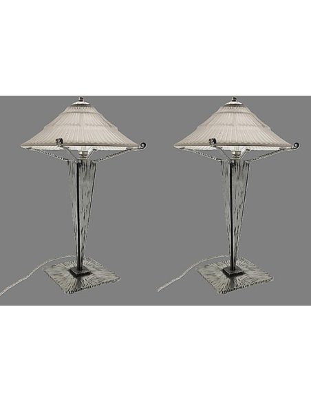 Pair of Art Deco table lamps by Pierre d'Avesn with glass shade in the shape of a Chinese hat on a silver bronze base
