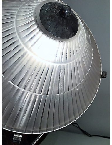 Signature of Pierre d'Avesn on the glass-lampshade of his art deco table lamps