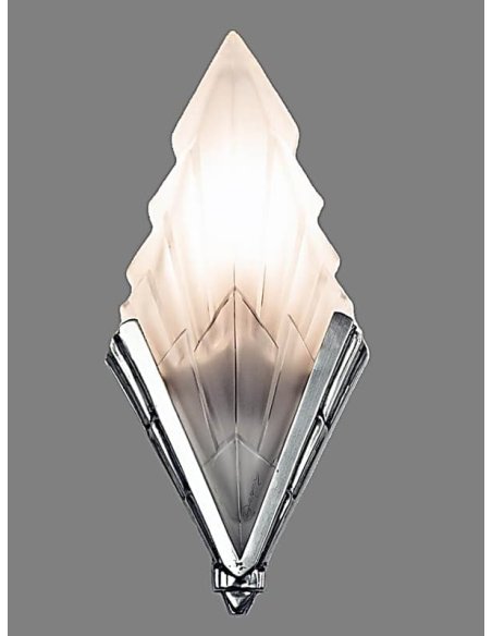 Art Deco wall lamp by Degué with geometrically shaped lampshade in V-shaped shiny polished metal frame
