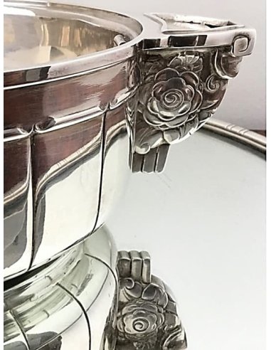 Florally designed side handle of the silver-plated Art Déco jardinière by Saglier Frères on a mirror tray, Paris 1925