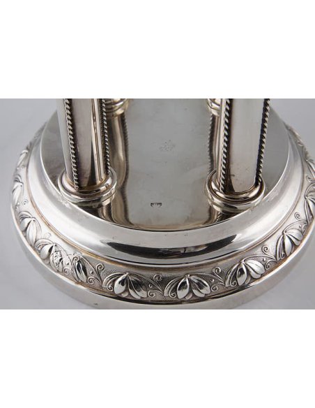 Versilberter Jugenstil Tafelaufsatz mit Säulen und Blattdekor, Entwurf um 1910 von Emanuel Josef Margold, punziert Lenk Wien Versilberter Jugenstil Tafelaufsatz mit Säulen und Blattdekor, Entwurf um 1910 von Emanuel Josef Margold, punziert Lenk Wien